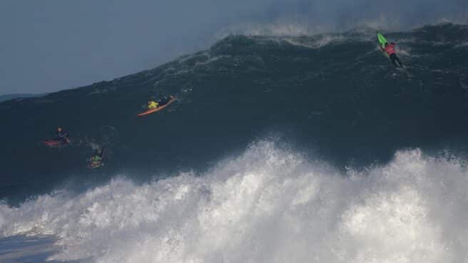 Un momento de la competición de la sexta edición del concurso de surf la "Vaca Gigante" Un momento de la competición de la sexta edición del concurso de surf la "Vaca Gigante"
