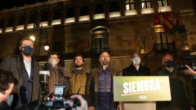 Emociones e ideología, los eslóganes de campaña a la busca del voto el 13-F