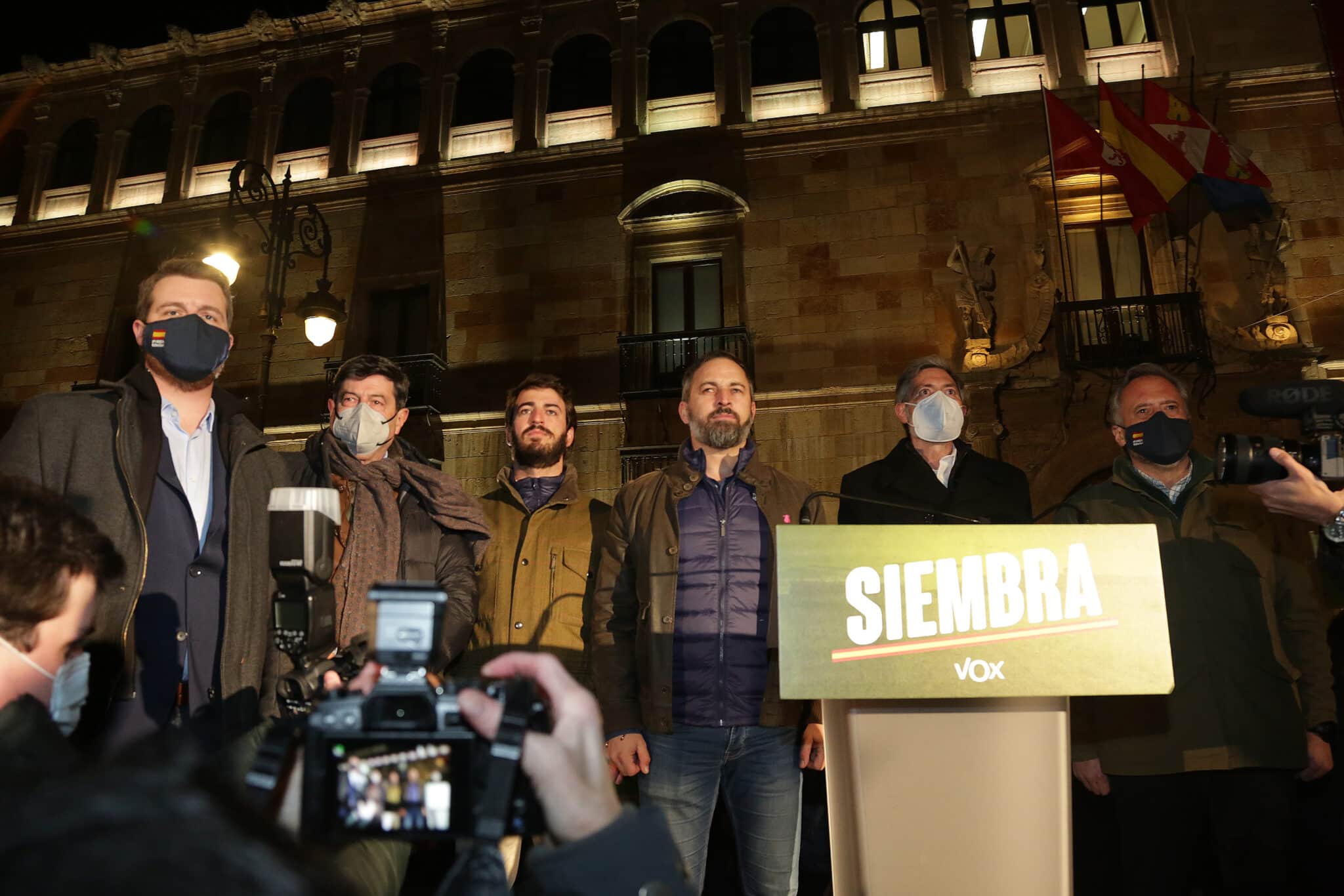 Emociones e ideología, los eslóganes de campaña a la busca del voto el 13-f