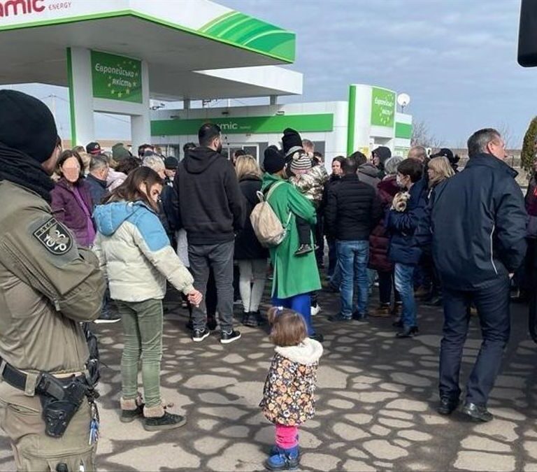 Llega a Polonia el segundo convoy de españoles evacuados