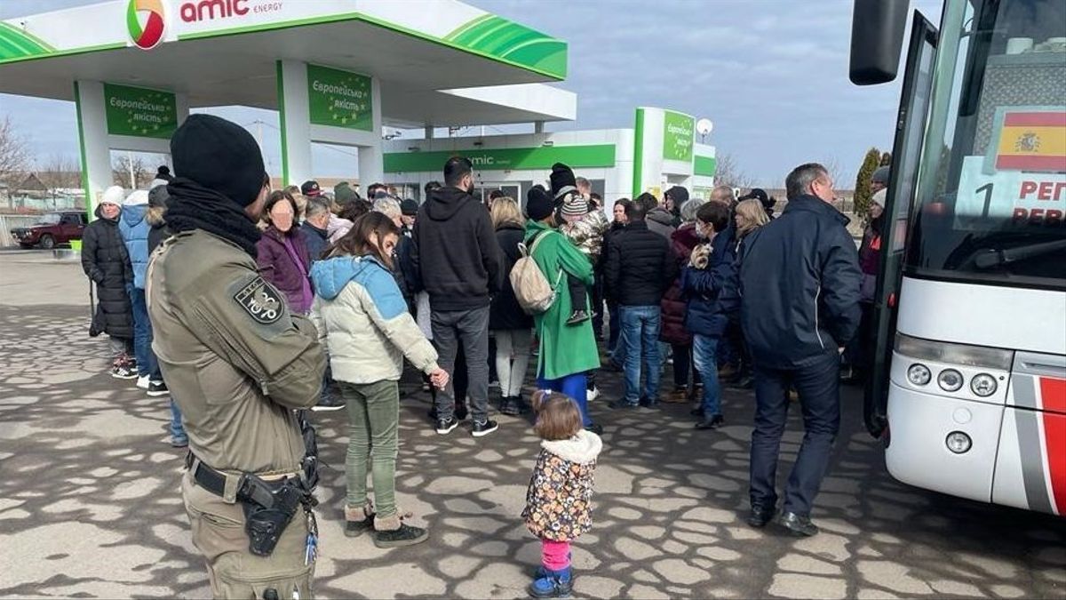 Llega a Polonia el segundo convoy de españoles evacuados