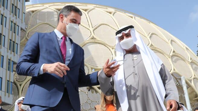 Pedro Sánchez, junto al comisario general de la Expo de Dubai.