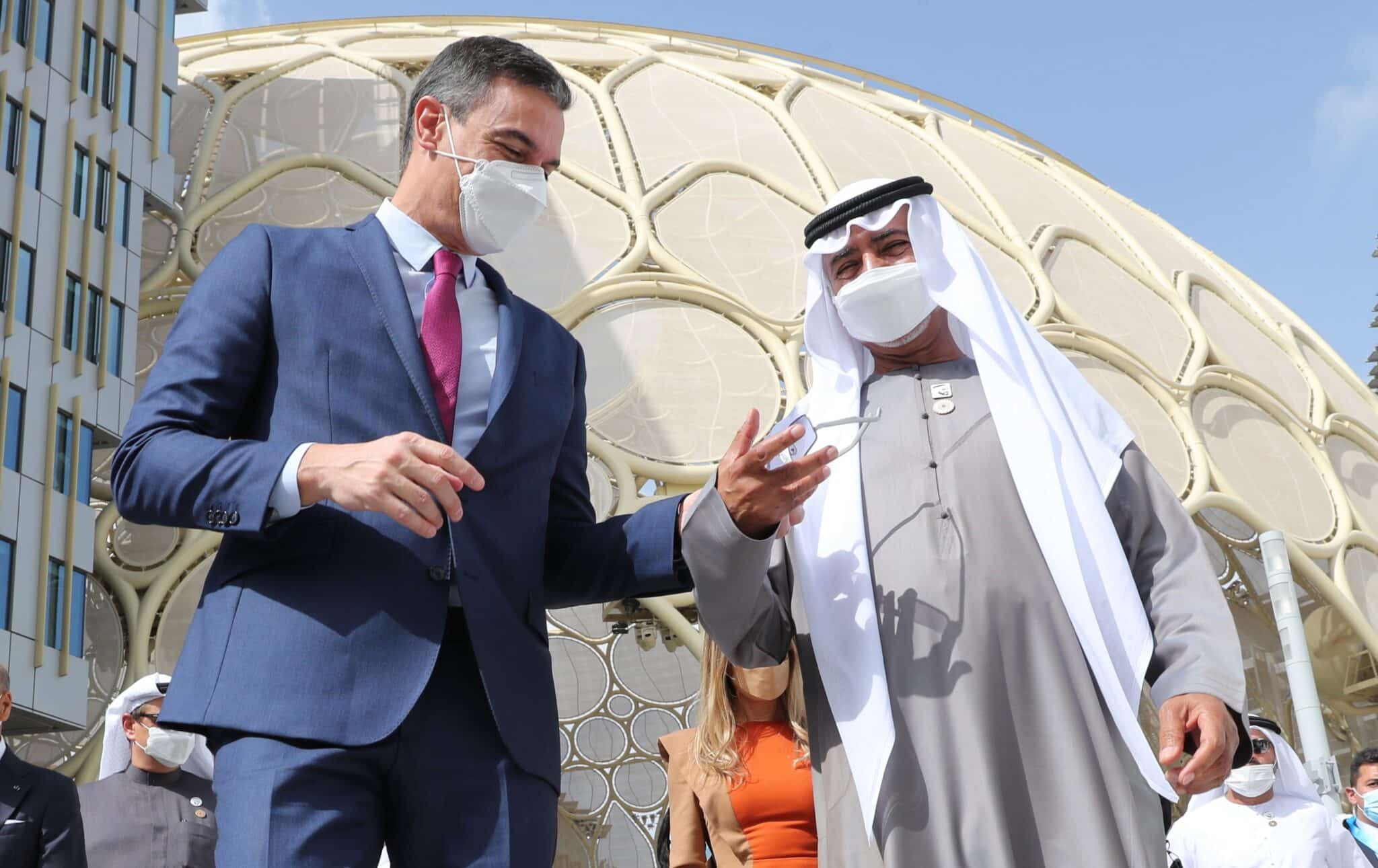 Pedro Sánchez, junto al comisario general de la Expo de Dubai.