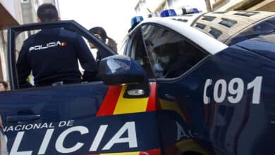 Fallece un ciclista en A Coruña tras chocar contra el portal de un edificio