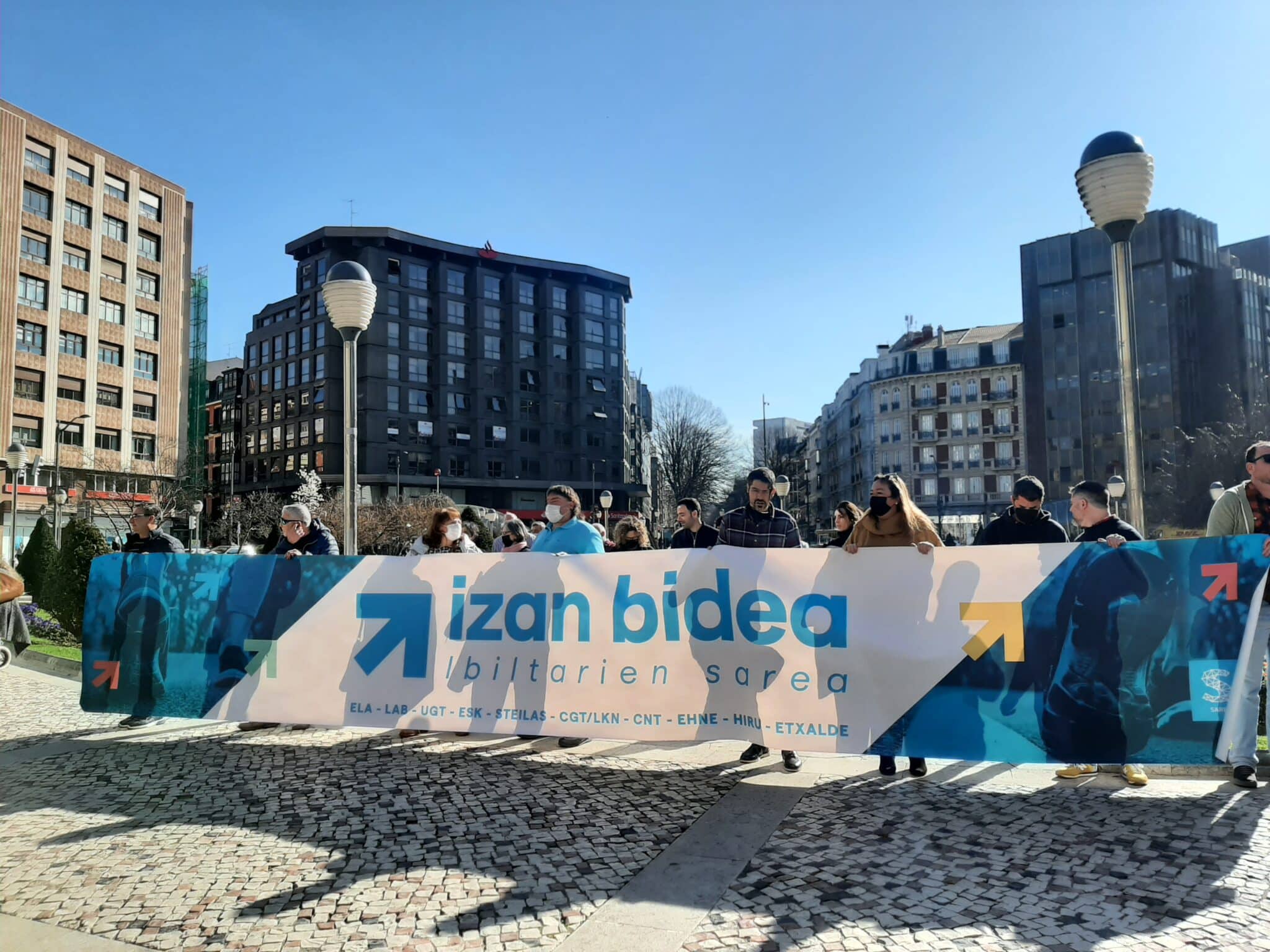 Participantes en la convocatoria sindical en apoyo a los presos de ETA en Bilbao.