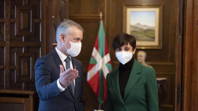 La ministra de Política Territorial, Isabel Rodríguez, y el Lehendakari Iñigo Urkullu. El lehendakari Urkullu y la ministra Isabel Rodríguez en Ajuria Enea.