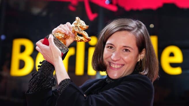 Ceremonia de entrega de premios - 72º Festival de Cine de Berlín La directora Carla Simon de la película 'Alcarras', ganadora del Oso de Oro a la Mejor Película
