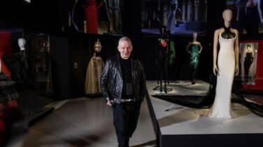 "Macho, c'est moi!", faldas masculinas y el corsé:  lo que une a Jean Paul Gaultier con Bardem y Almodóvar