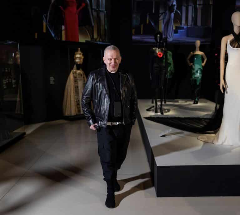 "Macho, c'est moi!", faldas masculinas y el corsé:  lo que une a Jean Paul Gaultier con Bardem y Almodóvar