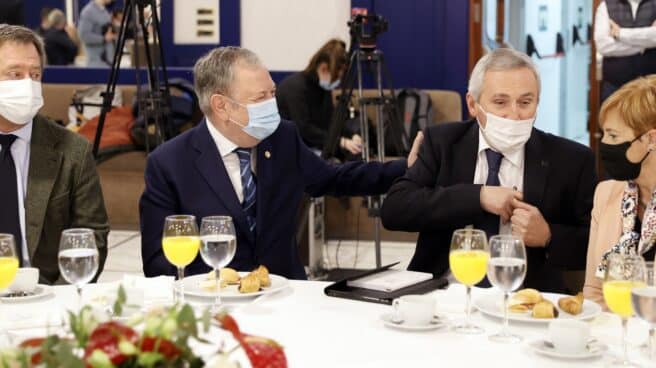 Intervención Usín grupo mondragón El presidente de Corporación Mondragon, Iñigo Ucín, junto a los consjeeros del Goiberno vasco, Bingen Zupiria, Pedro Azpiazu y Arantza Tapia.