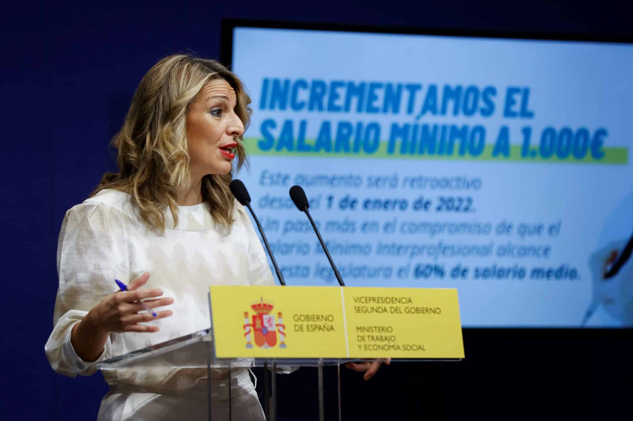 El Gobierno acuerda con los sindicatos subir el SMI 35 euros al mes, hasta los 1.000 euros