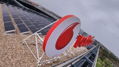 Vodafone España pincha en su área de clientes y salva su año fiscal gracias al roaming de turistas y empresas