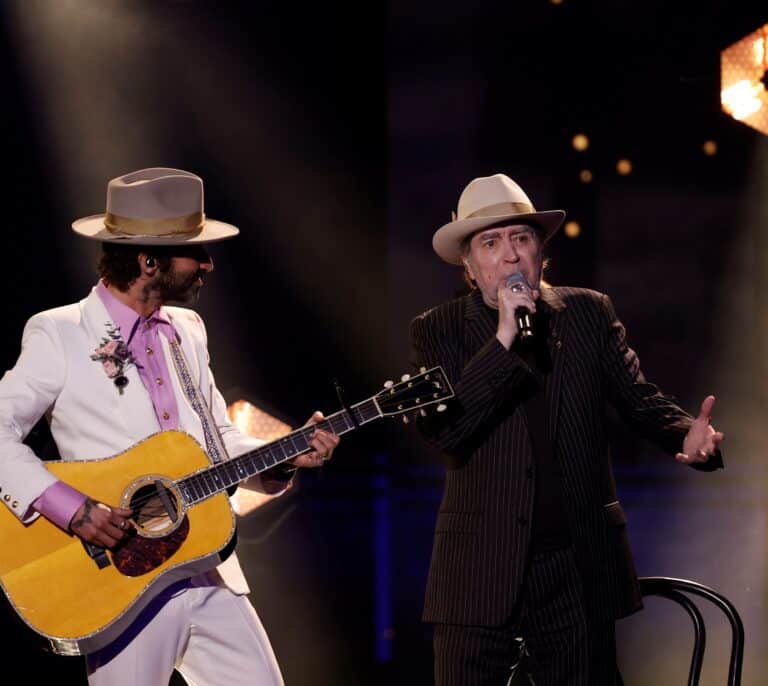 Sabina y Leiva interpretan 'Tan joven y tan viejo' en la gala de los Goya: "Viva el cine español"