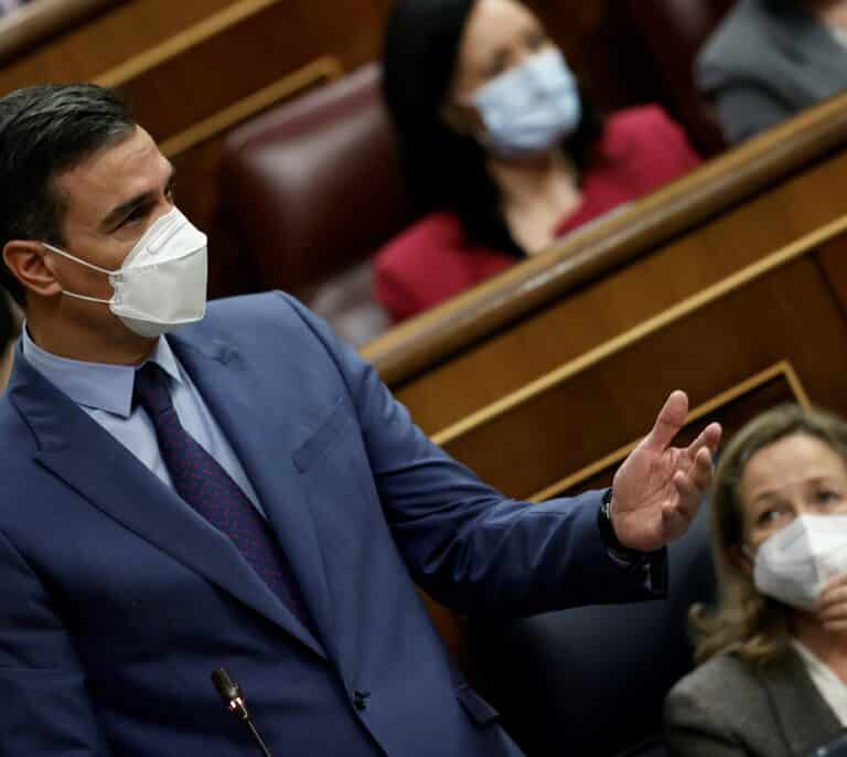 Sánchez pide a los agentes sociales subir salarios sin caer en una espiral inflacionaria