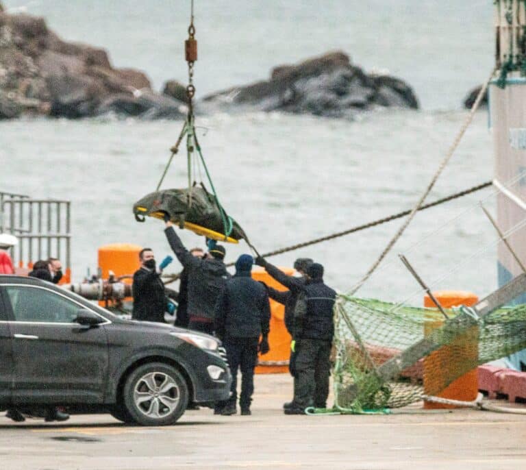 El Gobierno descarta enviar medios propios para bajar al 'Villa de Pitanxo'
