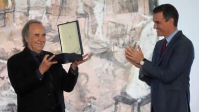 Serrat recibe la Gran Cruz de la Orden Civil de Alfonso X el Sabio