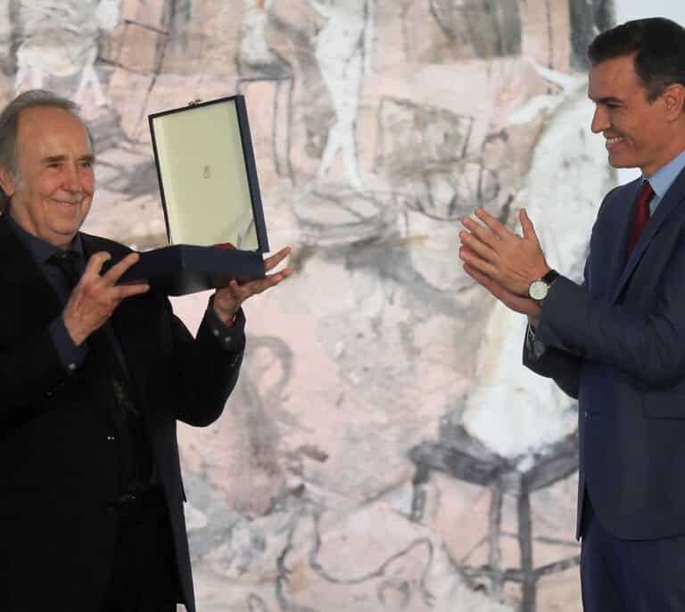 Serrat recibe la Gran Cruz de la Orden Civil de Alfonso X el Sabio