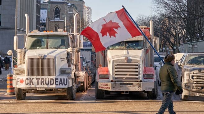 Varios camiones marchan por Ottawa en protesta por las normas impuestas por el primer ministro liberal, Justin Trudeau