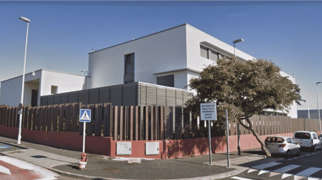 Un boicot a la campaña de vacunación con aviso de bomba provoca el desalojo de un colegio en Granadilla (Tenerife) Colegio en Granadilla (Tenerife)