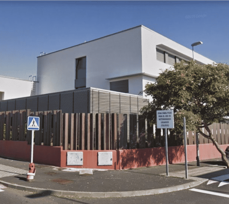 Un boicot a la campaña de vacunación con aviso de bomba provoca el desalojo de un colegio en Granadilla (Tenerife)