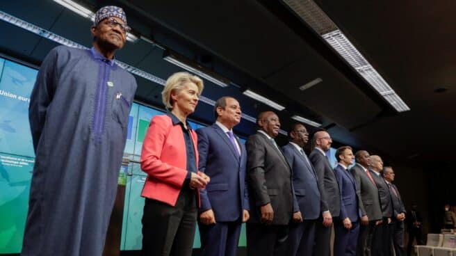África y la UE Varios dirigentes africanos, junto a la presidenta de la Comisión Europea, Ursula von der Leyen, en Bruselas
