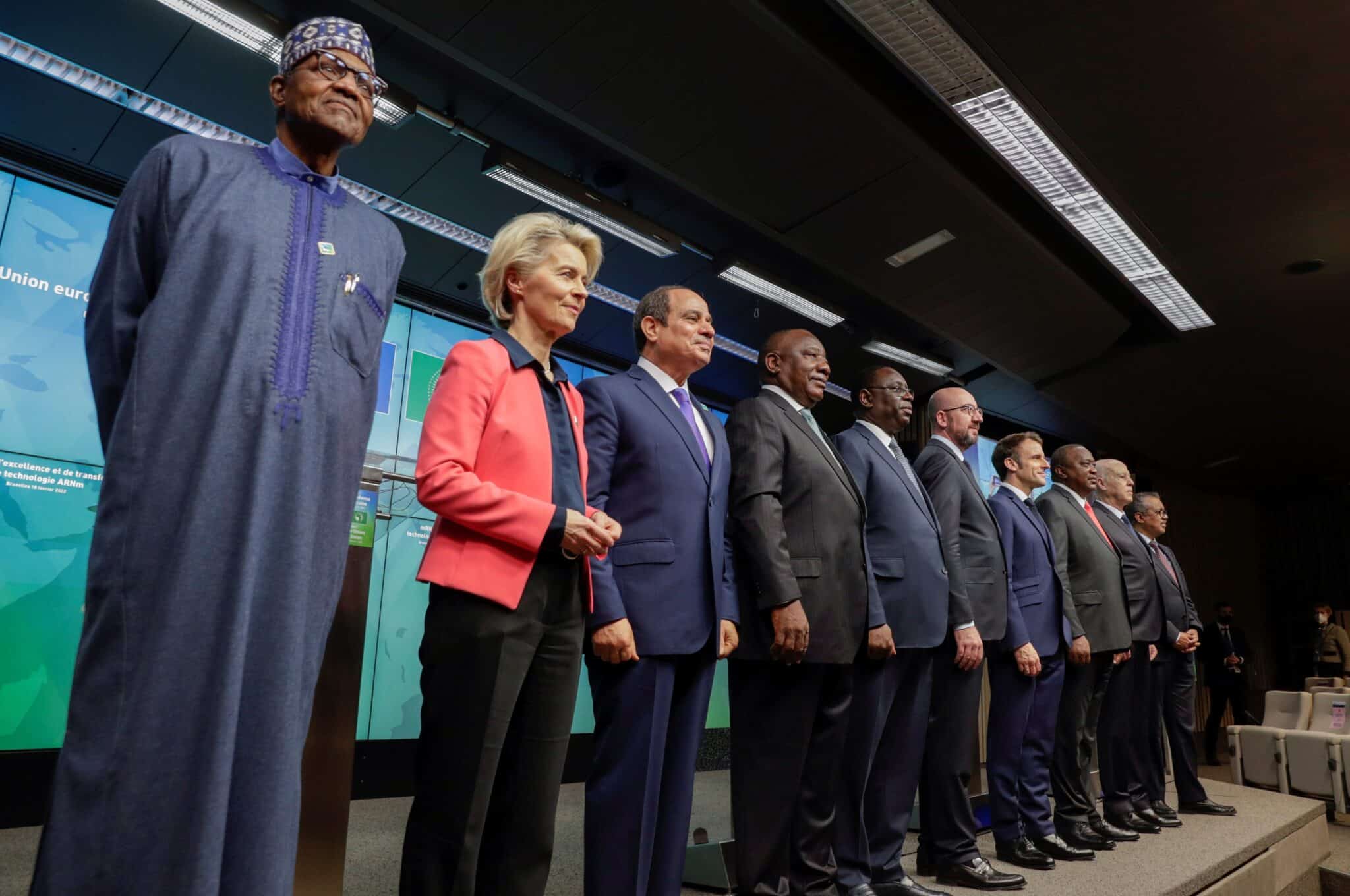 Varios dirigentes africanos, junto a la presidenta de la Comisión Europea, Ursula von der Leyen, en Bruselas