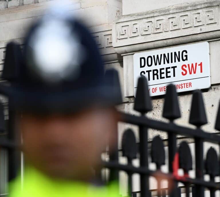 Dimisiones en cadena en el entorno de Boris Johnson