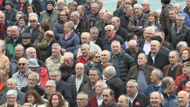 Un grupo de personas mayores durante una manifestación en demanda de mejoras para las pensiones. Un grupo de personas mayores durante una manifestación en demanda de mejoras para las pensiones.