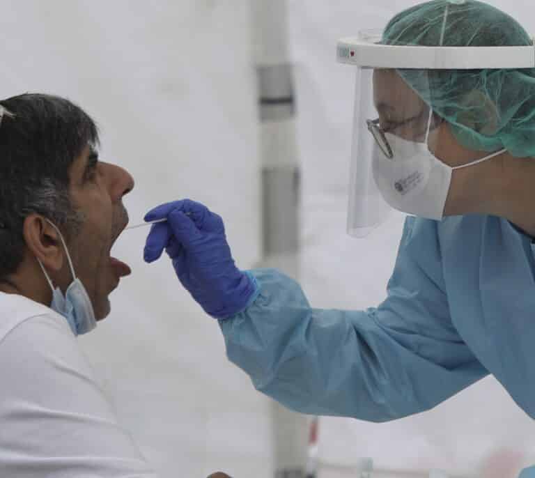 Los enjuagues bucales con CPC disminuyen la capacidad de infectar del virus