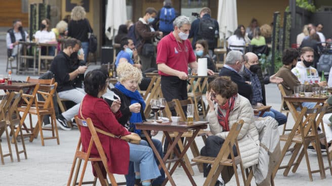 Ambiente en Gijón el primer día del puente de Semana Santa