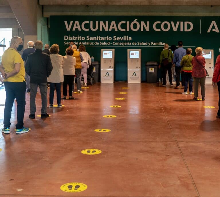 Un fallo informático permitió a 1.602 andaluces recibir la tercera dosis de la vacuna antes de tiempo