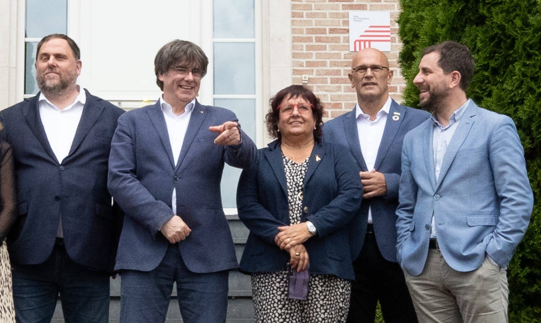 Oriol Junqueras, Carles Puigdemont, Dolors Bassa, Raül Romeva y Toni Comín, en Waterloo (Bélgica).