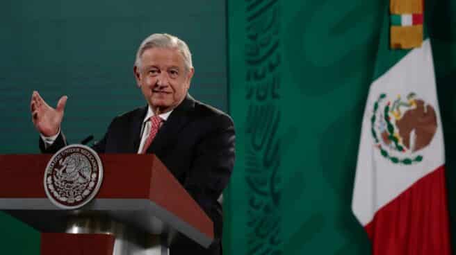 El presidente mexicano, Andrés Manuel López Obrador, habla durante una conferencia de prensa matutina en el Palacio Nacional.