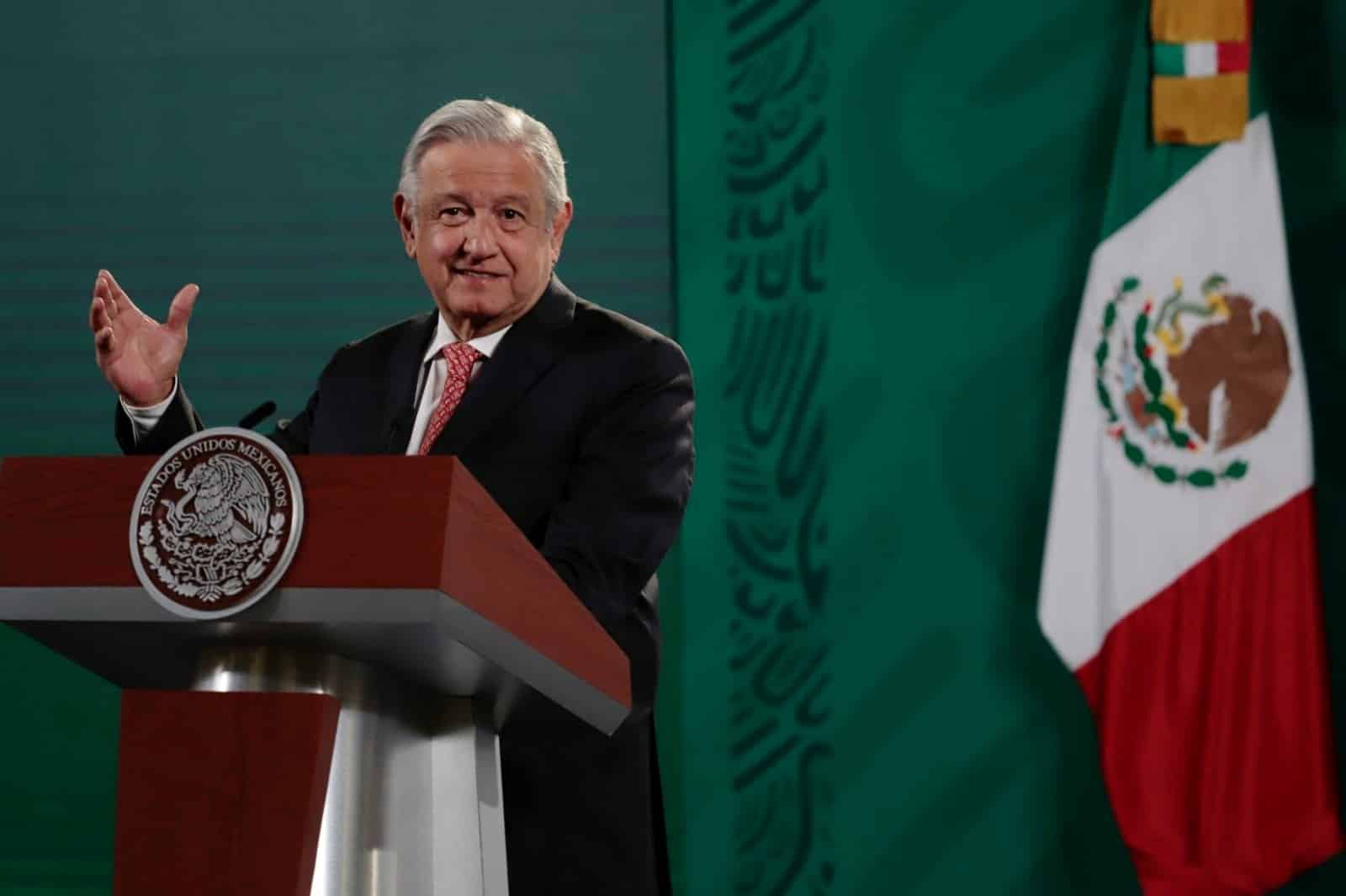 El presidente mexicano, Andrés Manuel López Obrador, habla durante una conferencia de prensa matutina en el Palacio Nacional.