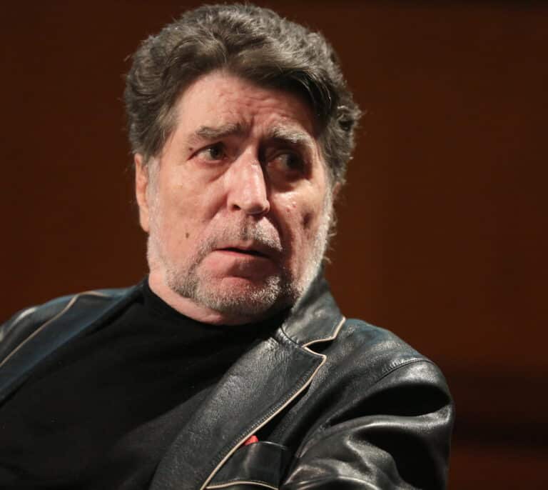Sabina, Peter Gabriel y la radio