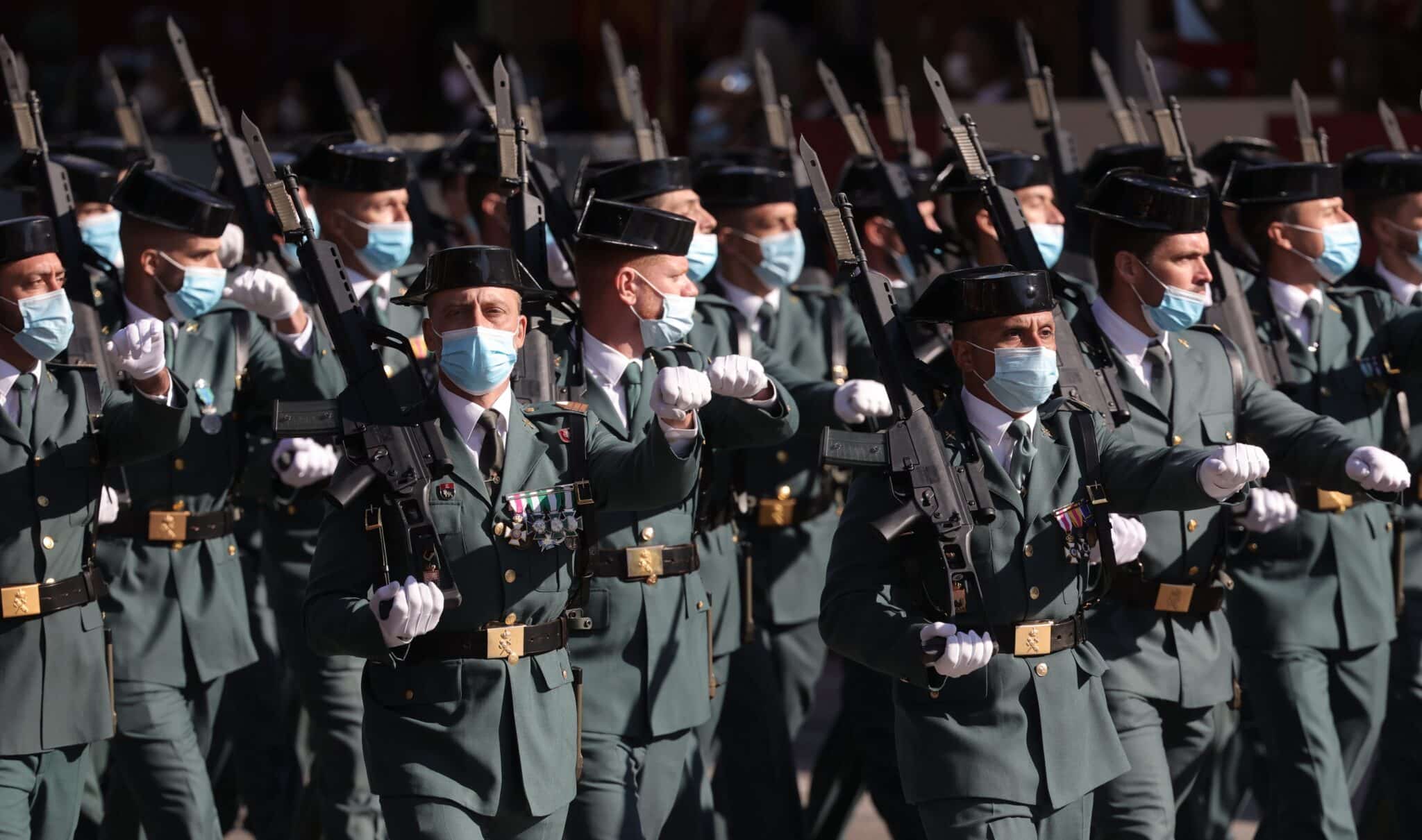 Guardias civiles, desfilando en el Día de la Hispanidad 2021 en Madrid.