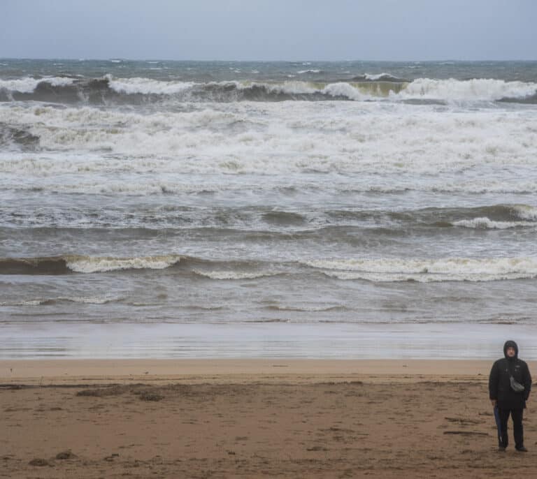 Cielos poco nubosos en buena parte del país y chubascos en el norte peninsular