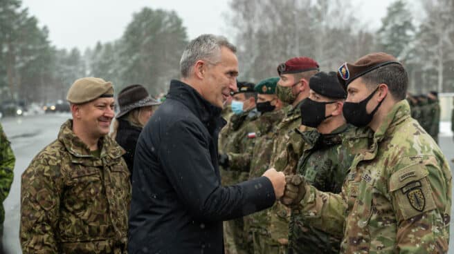 Jens Stoltenberg, en una visita a tropas.