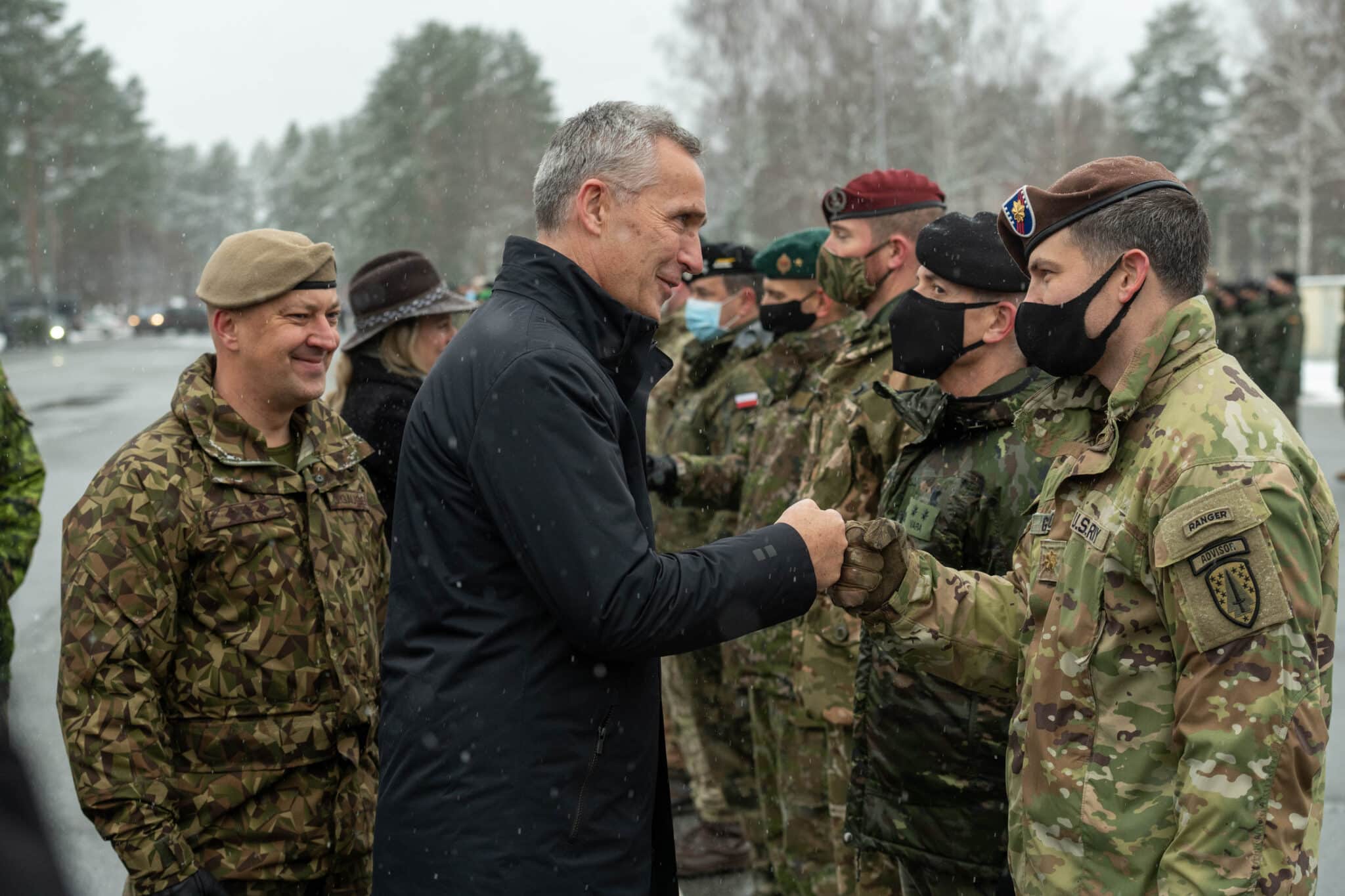 Jens Stoltenberg, en una visita a tropas.