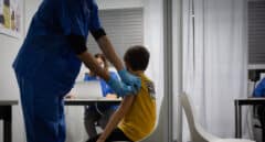 Un juzgado deniega la petición de un padre para vacunar a su hijo de covid