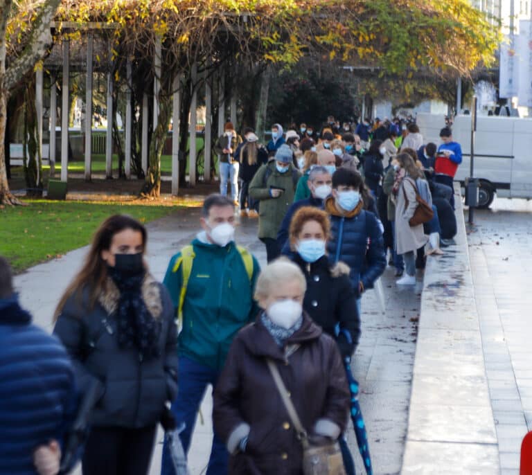 La incidencia se desploma más de 300 puntos durante el fin de semana con bajada en los hospitales