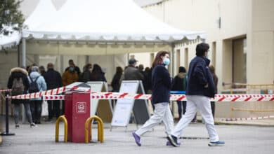 España suma 43.831 casos y la incidencia se desploma más de 100 puntos