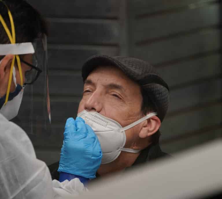 Sanidad notifica 22.194 casos y 173 muertes mientras la incidencia baja 51 puntos, hasta los 735