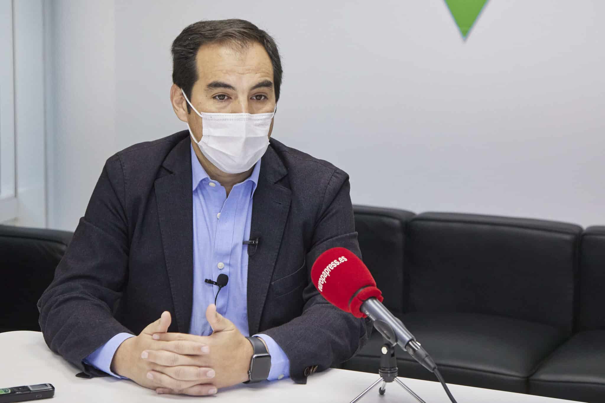 El portavoz del grupo parlamentario Popular, José Antonio Nieto, posa durante la entrevista a EuropaPress