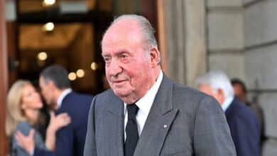 Juan Carlos I llegará esta tarde a España y se reunirá con Felipe VI el lunes