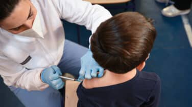 La vacunación de los niños se estanca mientras los colegios inician la senda de la desescalada