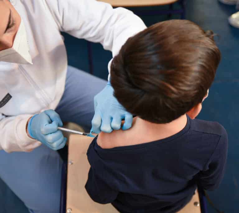 La vacunación de los niños se estanca mientras los colegios inician la senda de la desescalada