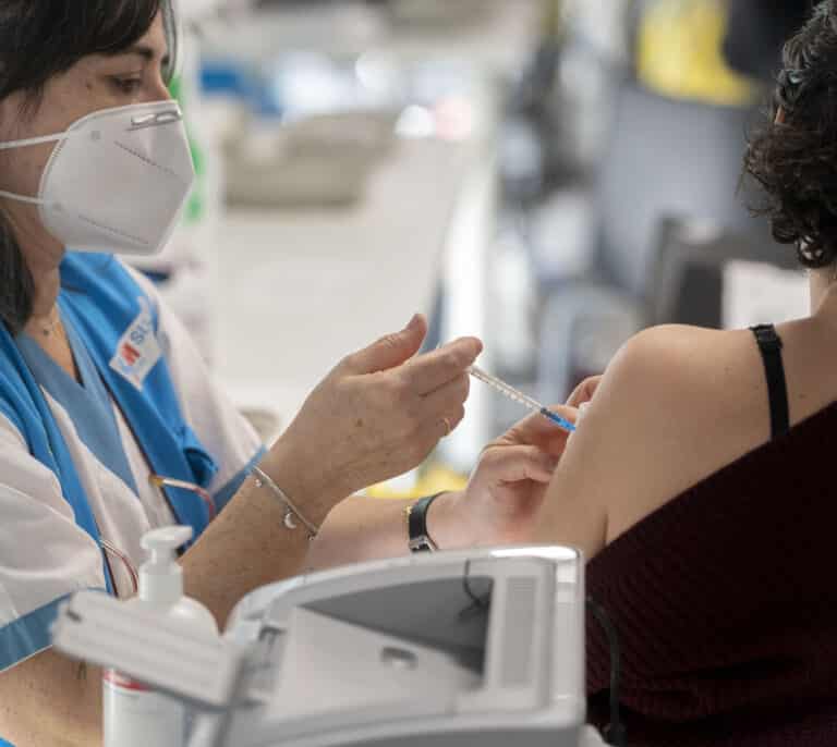 España suma 85 muertes con covid-19 y la incidencia baja solo un punto hasta 429