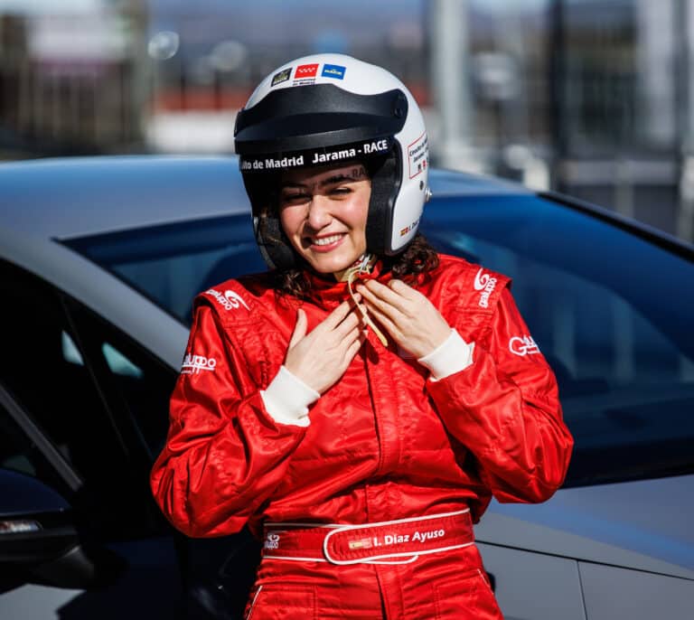 Ayuso pilota en el nuevo circuito Madrid Jarama Race