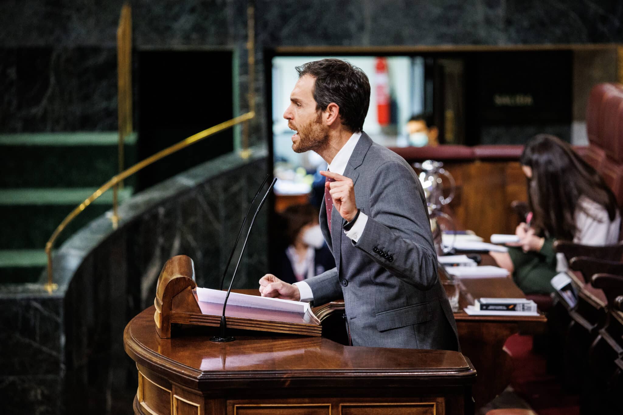 El diputado Sergio Sayas López interviene en una sesión plenaria, en el Congreso de los Diputados